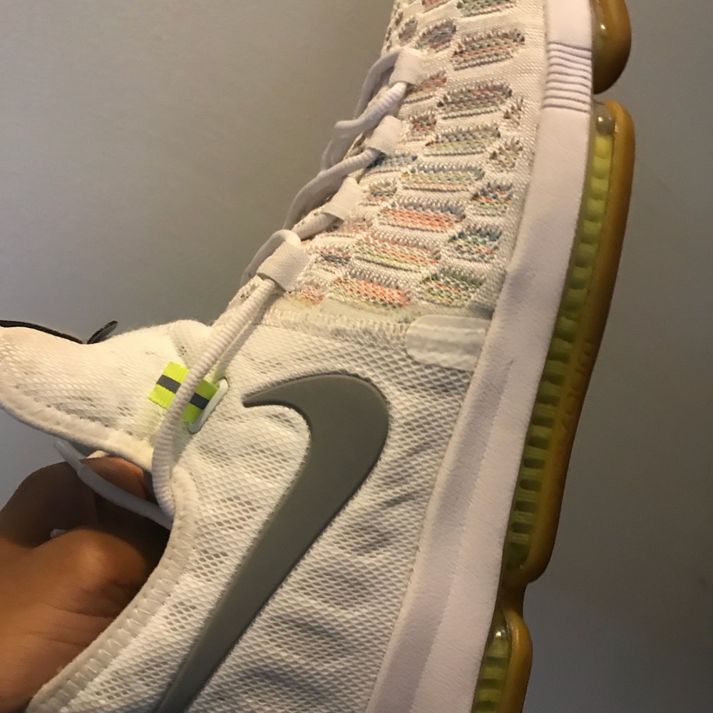 KD basketball sneakers Size 11 men